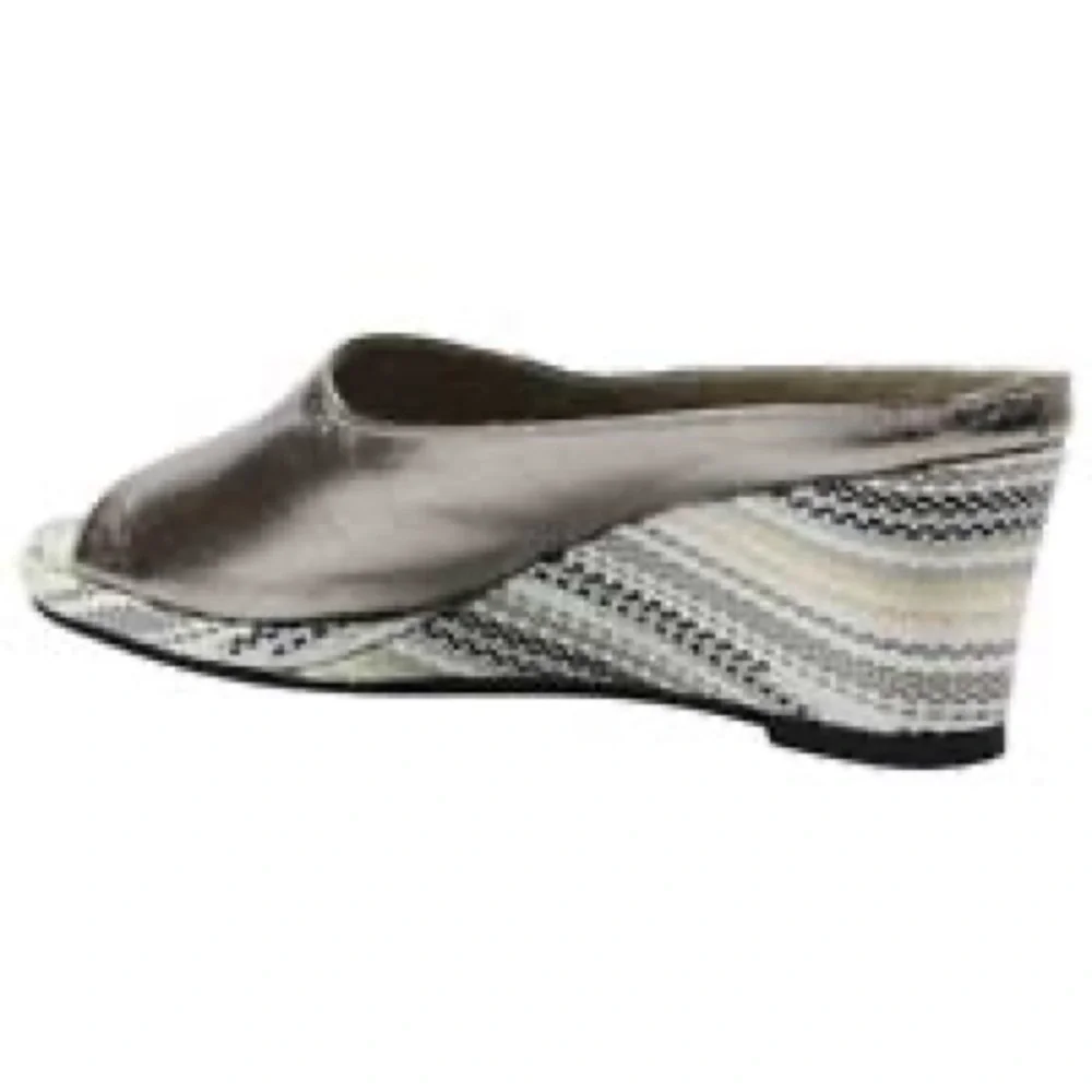 J. Renee ABRIELLE Taupe Metallic Size 7.5 LNC
